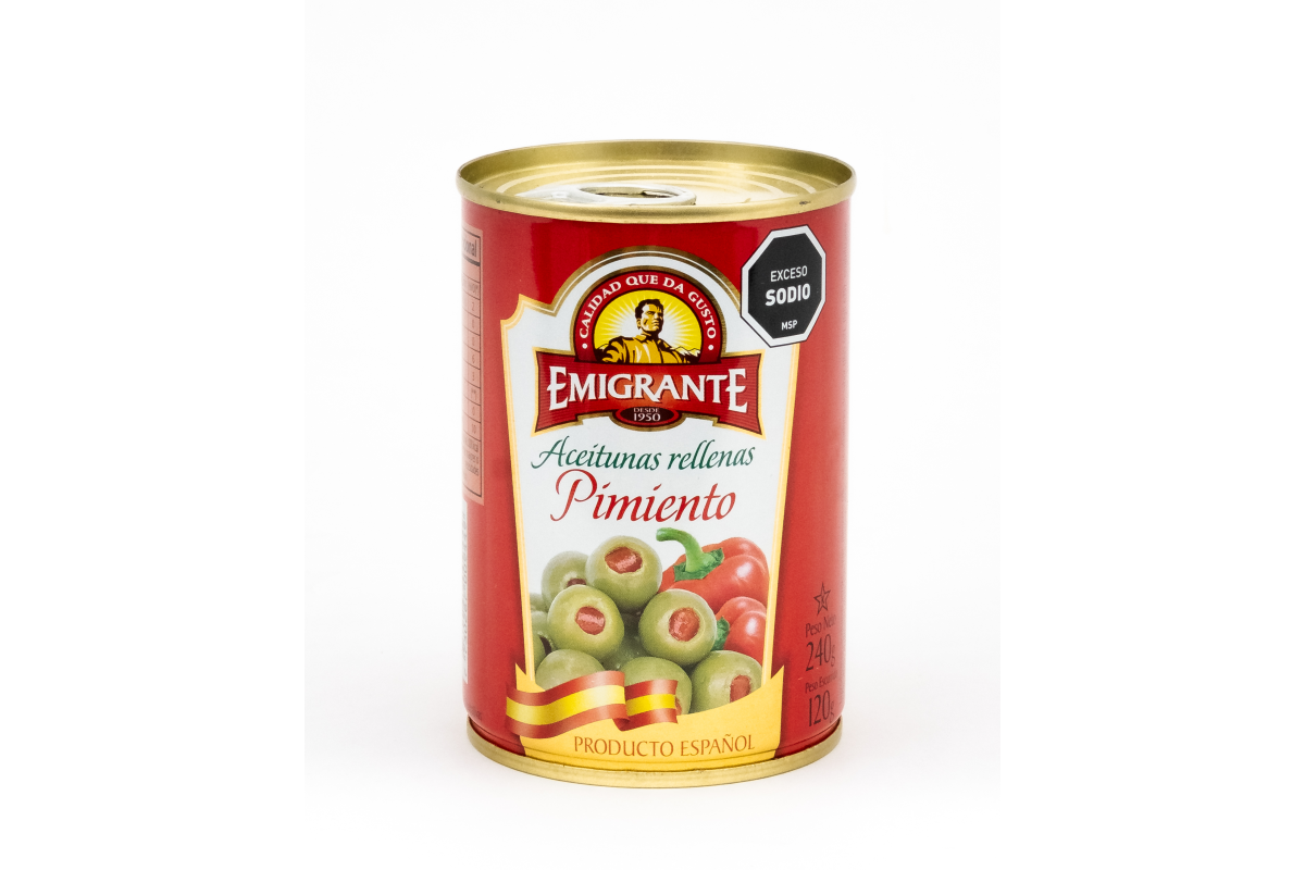 Stuffed Olives with Pimiento - Emigrante
Can of green olives stuffed with red pimiento, Emigrante brand (Spanish product). Premium 240g presentation with clear labeling and seals: “Spanish product”, “Low Sodium” and “Kosher”. Example of our high-quality preserves line.