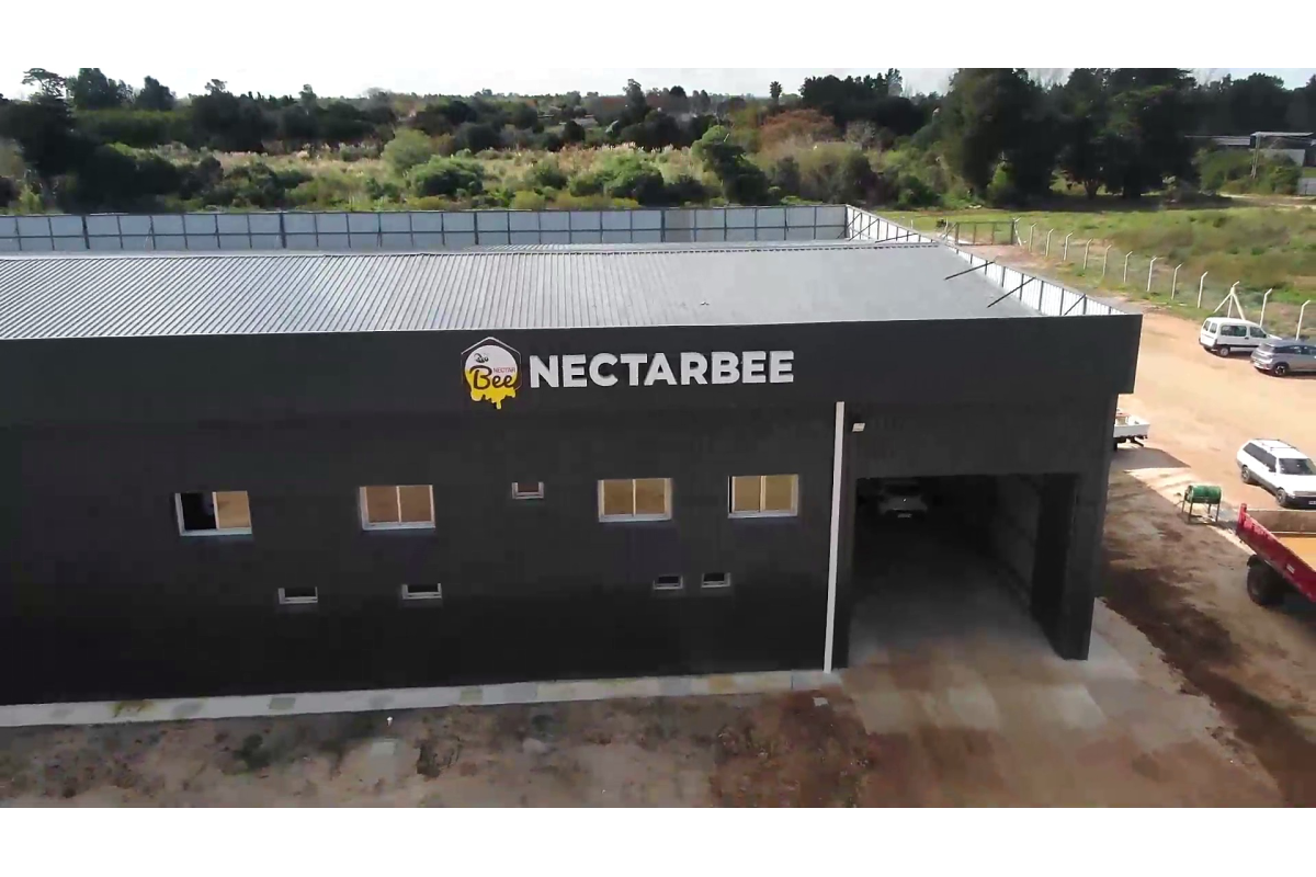 Storage and blending center