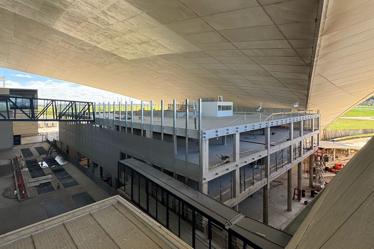 Gerenciamiento y Dirección de obras - Parking Techado en el Aeropuerto de Carrasco